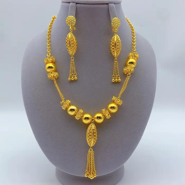 Ensemble de bijoux indiens plaqués or 24 carats