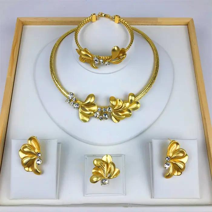 Ensemble de bijoux doré complet pour femmes collier boucles doreilles bague et bracelet occasions spéciales