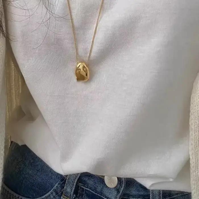 Collier avec pendentif en métal brillant pour femmes