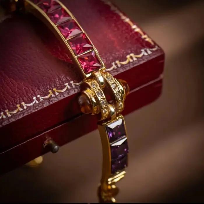 Bracelet en argent sterling S925 de qualité supérieure, style industriel classique bicolore, orné de corindon rouge et de accents de diamant violet.