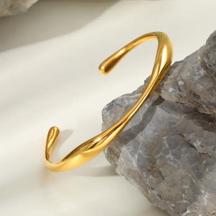 Bracelets manchette pour femmes réglables, bracelet manchette ouvert plaqué or 18 carats, bijoux de poignet minimalistes en acier inoxydable