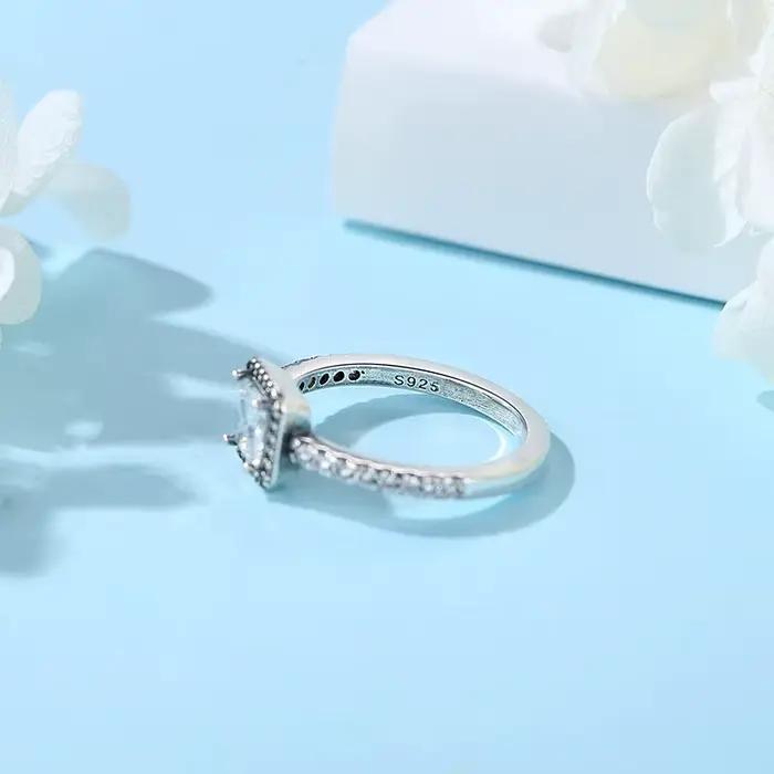 Bague en argent sterling 925 sertie de zirconium blanc et pierres précieuses pour femmes occasions d'engagement romantique et mignonnes