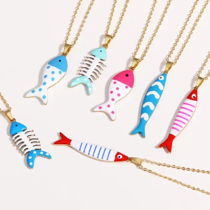 Colliers imperméables avec pendentif poisson en émail coloré pour femmes et filles, jolis bijoux de plage d'été en acier inoxydable couleur or