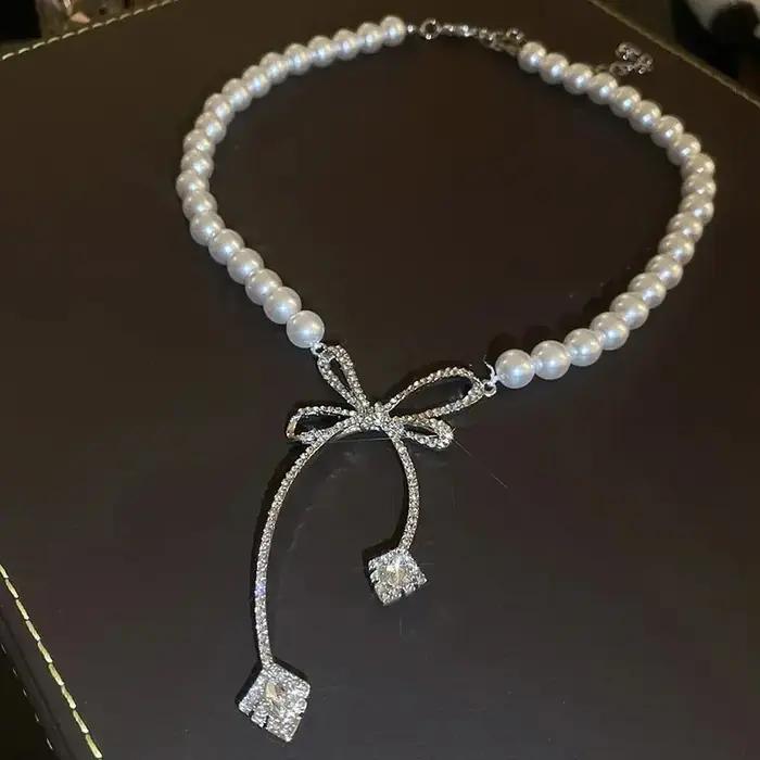 Collier Nœud Papillon en Perles et Strass pour Femme