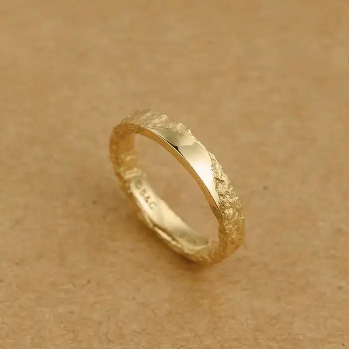 Bague à Texture martelée – Bande minimaliste en métal massif pour femmes
