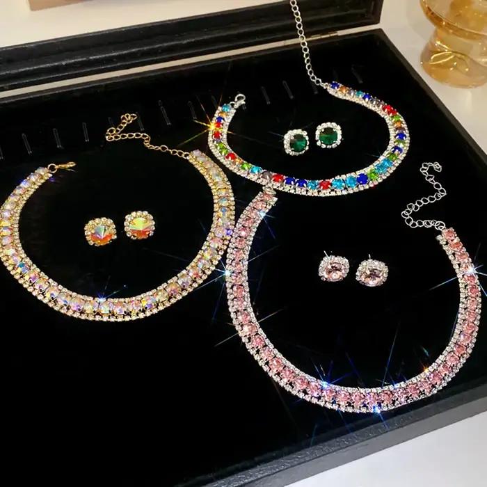 Ensemble de boucles d'oreilles et collier en cristal de luxe
