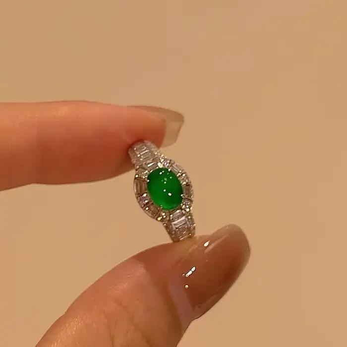 Classic Inspiration inlay Diamonds Natural chalcedony Green rings for women Charms Retro Elliptical Ring Banquet Jewelry Gift