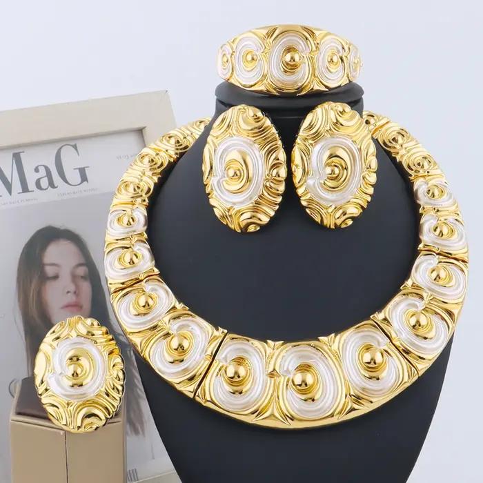 Ensemble de bijoux plaqués or 9 pièces élégants collier boucles doreilles bracelet bagues pour femmes occasions spéciales