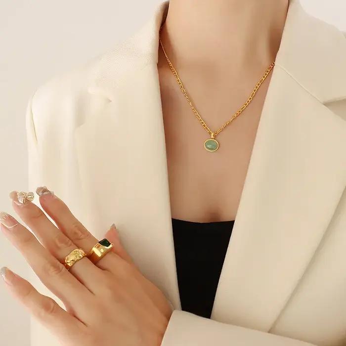 Ensemble de bijoux ethnique en acier inoxydable plaqué or avec pendentif d'aventurine verte pour femmes occasions spéciales