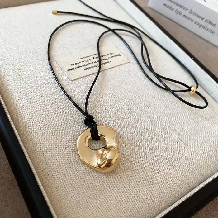 Nouveau collier pendentif irrégulier pour femme, chaîne en corde simple et exquise, long collier rég