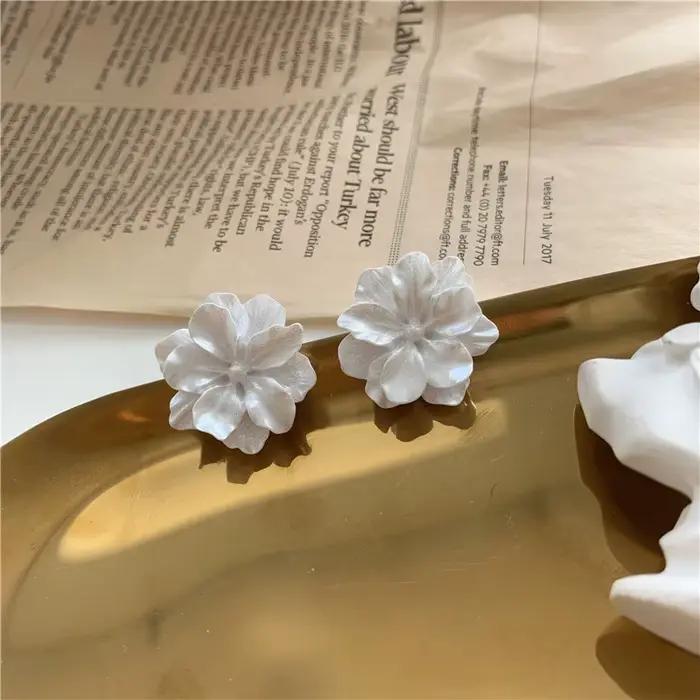 Grande fleur de camélia blanche, boucle d'oreille Simple et exagérée en résine, bijoux d'oreille pour mariage, meilleur ami, cadeau de noël