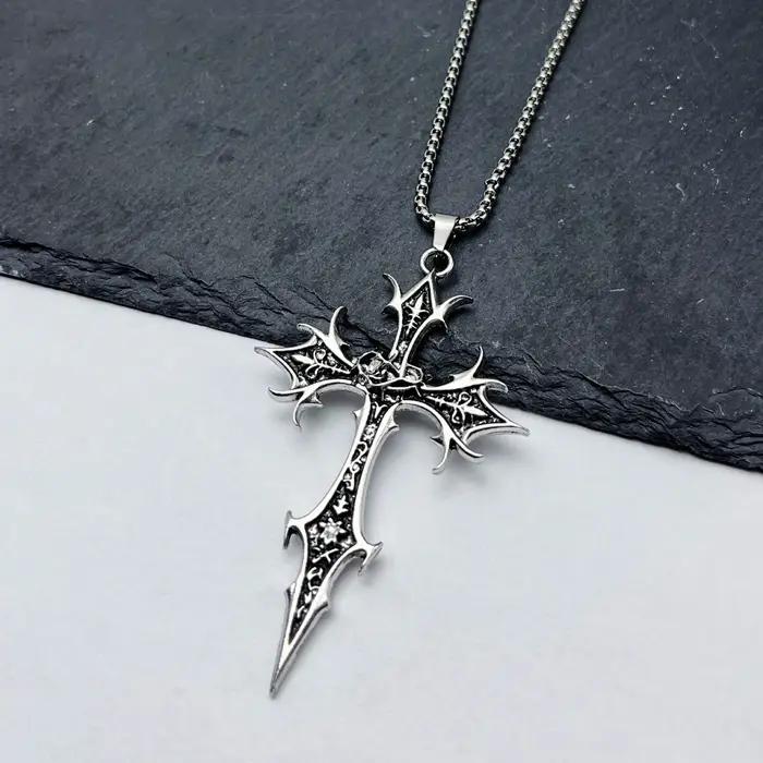 Collier gothique avec pendentif croix Double face