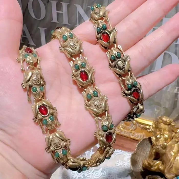 Collier ras du cou crapaud vintage rétro en pierre naturelle et cuivre plaqué or pour femmes occasions spéciales anniversaire mariage