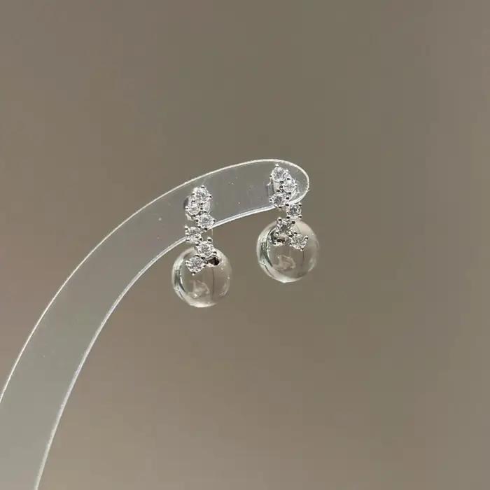 Boucles d'oreilles en perles rondes plaquées d'argent serties de zirconium et cristal pour femmes, bijoux élégants et luxueux pour occasions spéciales