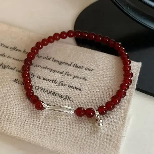 Bracelets en perles d'agate rouge couleur argent avec breloque poisson pour femmes, bijoux fantaisie animaux mignons, accessoires de luxe légers