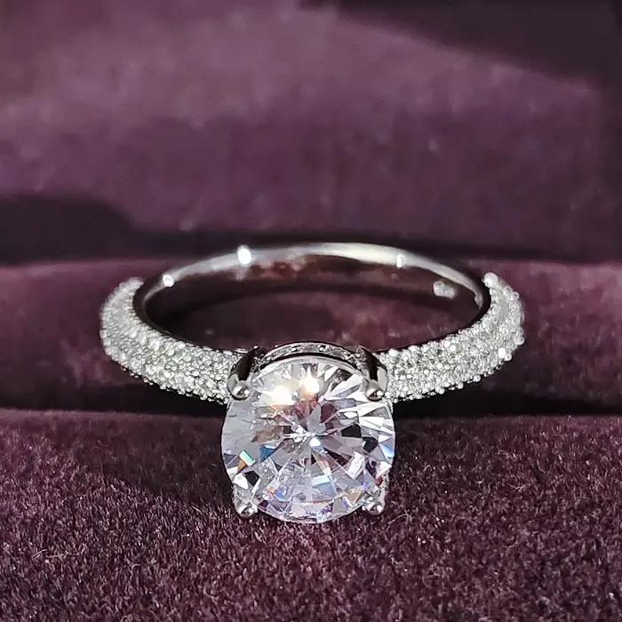 Bague de fiançailles en argent sterling 925 sertie de zirconium blanc élégante pour célébrer l'engagement et les occasions spéciales pour femme
