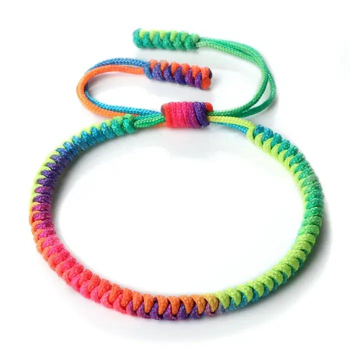 Bracelet tressé en fil arc-en-ciel tibétain ajustable à nœud pour femmes et hommes occasions spéciales