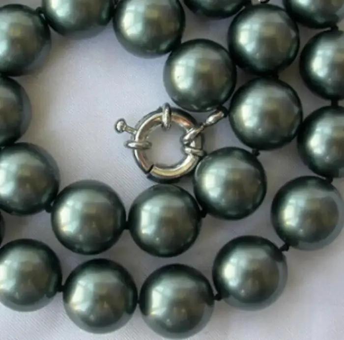 Superbe grand collier de perles rondes de Tahiti noires de coquillage de mer du sud de 14mm, style A