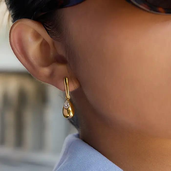 Boucles d'oreilles pendantes Yori populaires en zircon cubique brillant