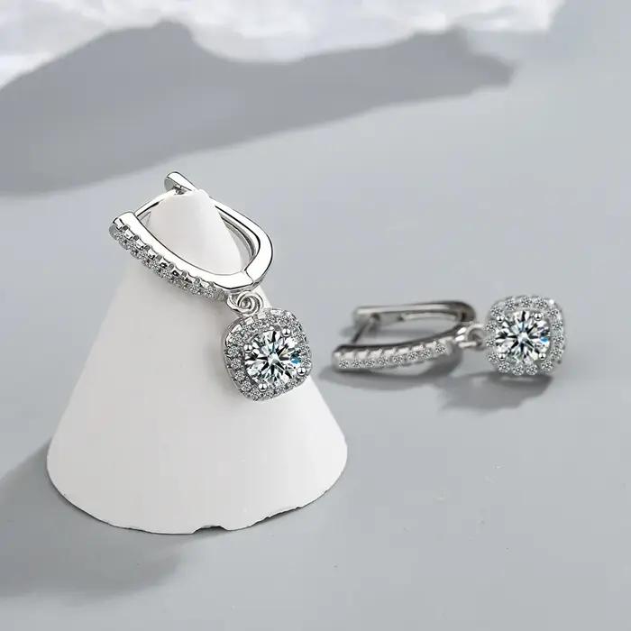 Boucle d'oreille Moissanite Huggie Hoop pour femme
