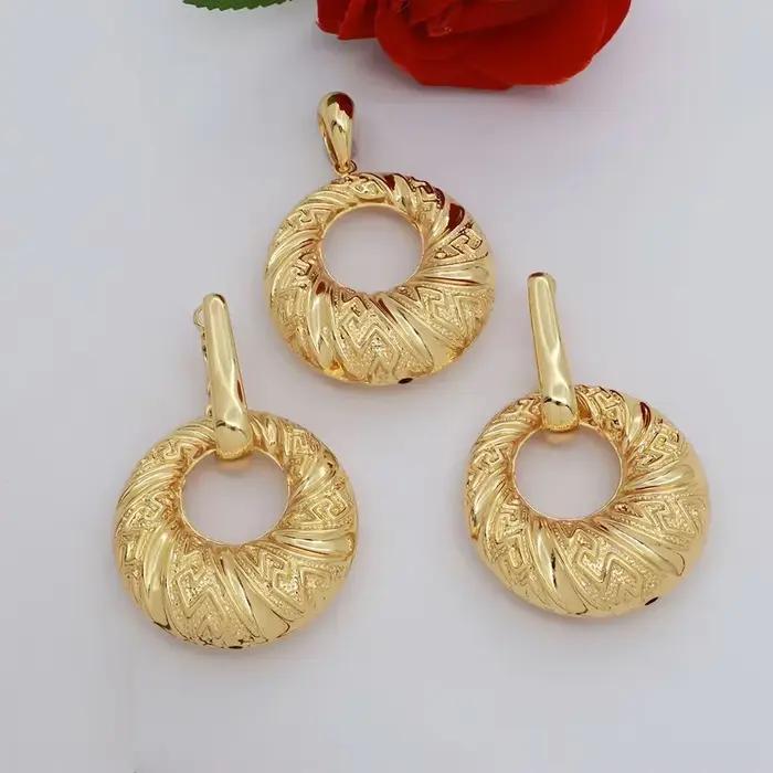 Offre Spéciale – Boucles d'oreilles et pendentif de collier plaqués or 18 carats