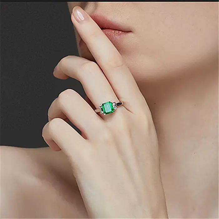 Nouvelle bague rectangulaire longue en zircon vert diamanté
