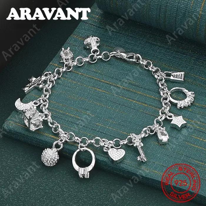 Bracelet en argent sterling 925 avec 13 breloques et éléments variés : un design frais et élégant po