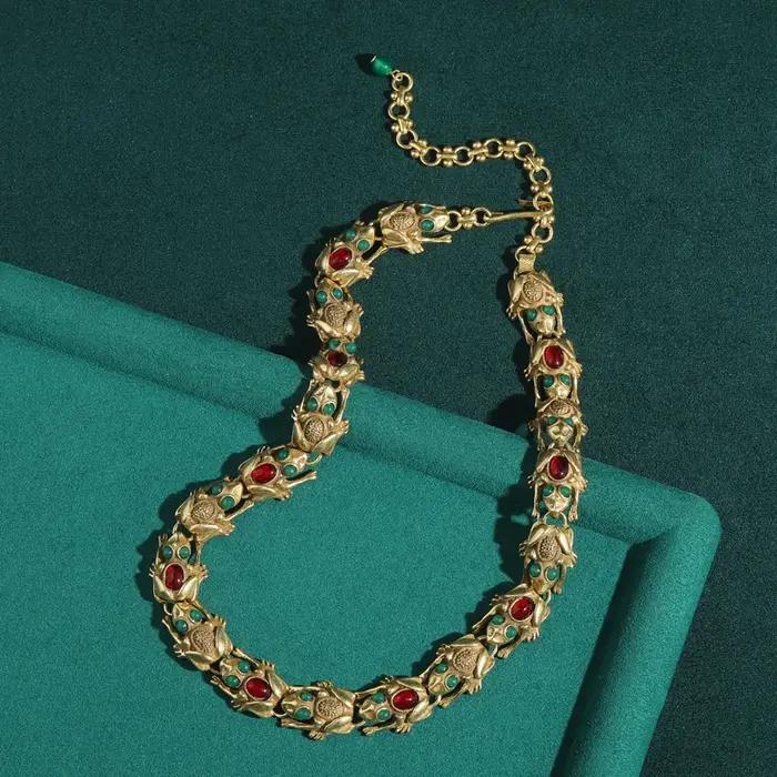 Collier ras du cou crapaud vintage rétro en pierre naturelle et cuivre plaqué or pour femmes occasions spéciales anniversaire mariage