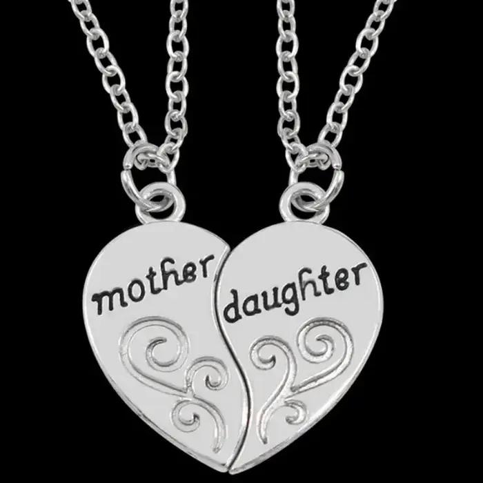 Collier plaqué argent antique pour femme et enfant bijou de famille style classique élégance et sophistication soirée événement familial