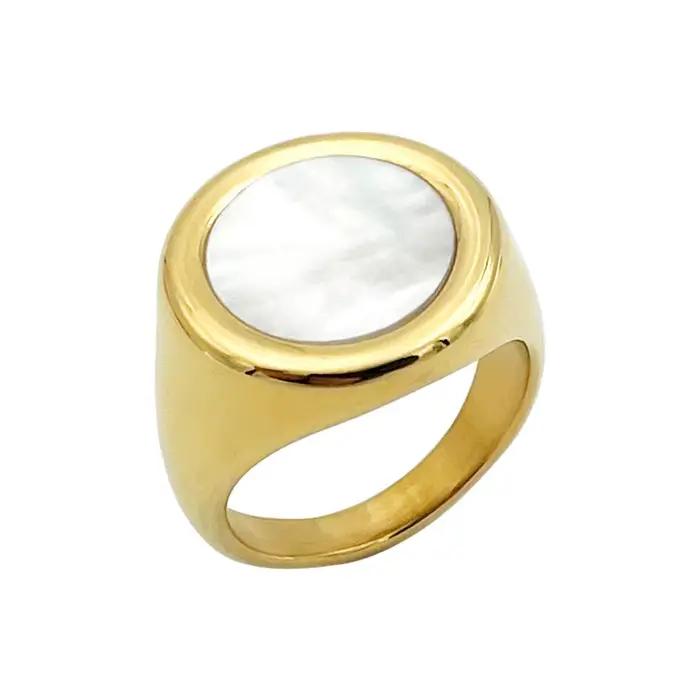 Bague signet en acier inoxydable plaqué or 18 carats avec nacre blanche pour femmes, design moderne, idéal pour le quotidien et les occasions spéciales