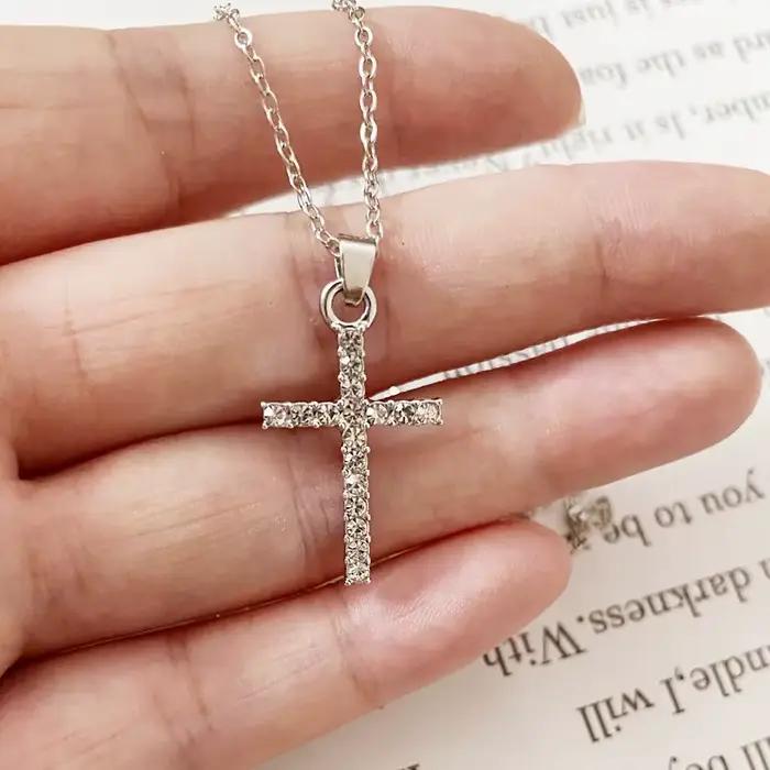 Collier croix en cristal couleur argent doré pour femme