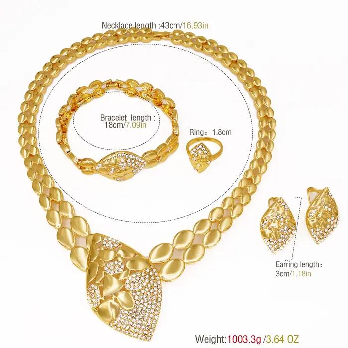 Ensemble de bijoux en or plaqué et rhodium imité avec collier, boucles d'oreilles, bague et bracelet pour femmes élégantes et sophistiquées pour occasions formelles et cadeaux de fête de mariage