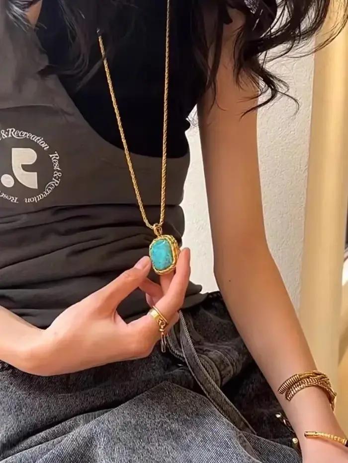 Grand pendentif carré Turquoise Long pour femmes, collier de luxe, petit public, sensation haut de g