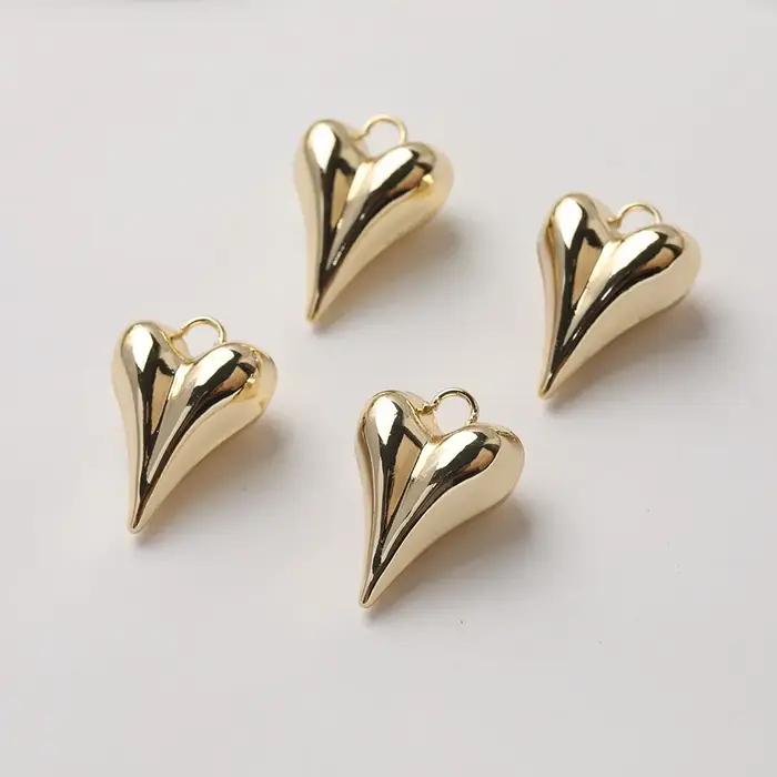 Pendentif coeur pointu plaqué or 14 carats