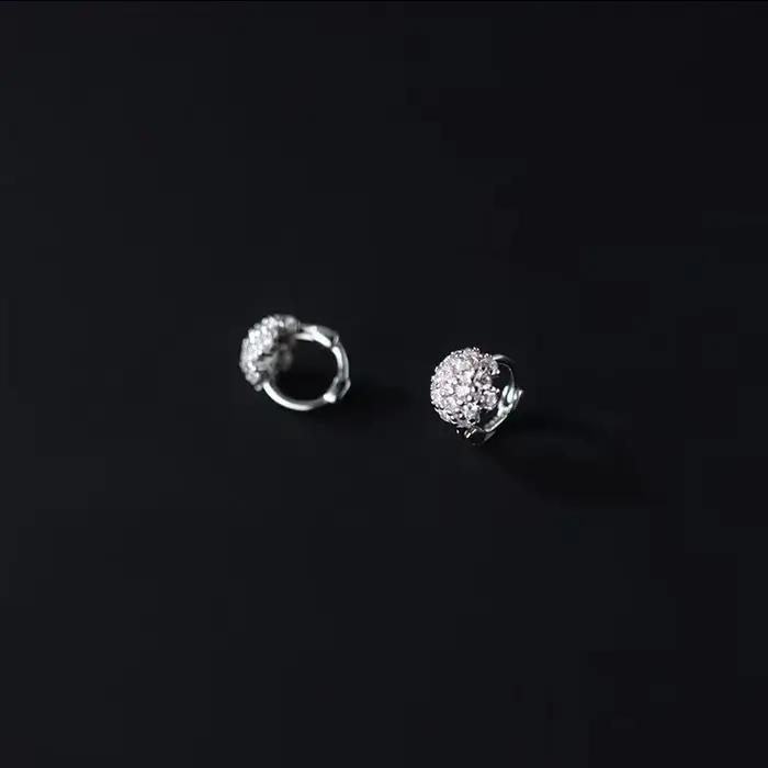 Boucles d'oreilles en argent sterling 925 pour femme avec zirconium blanc élégantes et personnalisables pour occasions spéciales et cadeaux de prestige