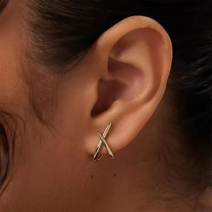 Boucles d'oreilles géométriques simples à intersection, élégantes, délicates et polyvalentes pour fe