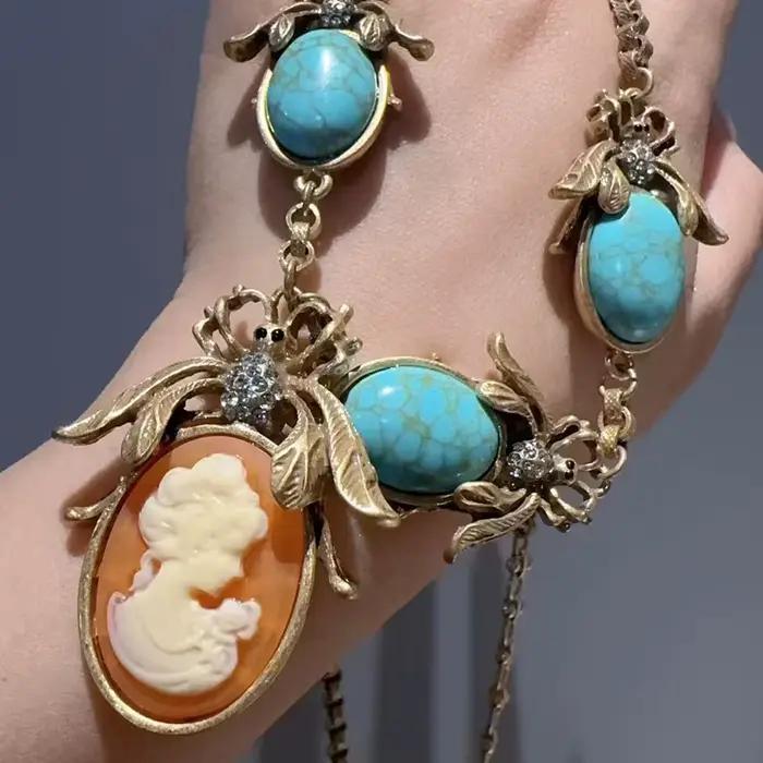 Parure de bijoux vintage en turquoise avec portrait camée, plaqué or antique, pendentif abeille en strass, collier, boucles d'oreilles et bague pour femme