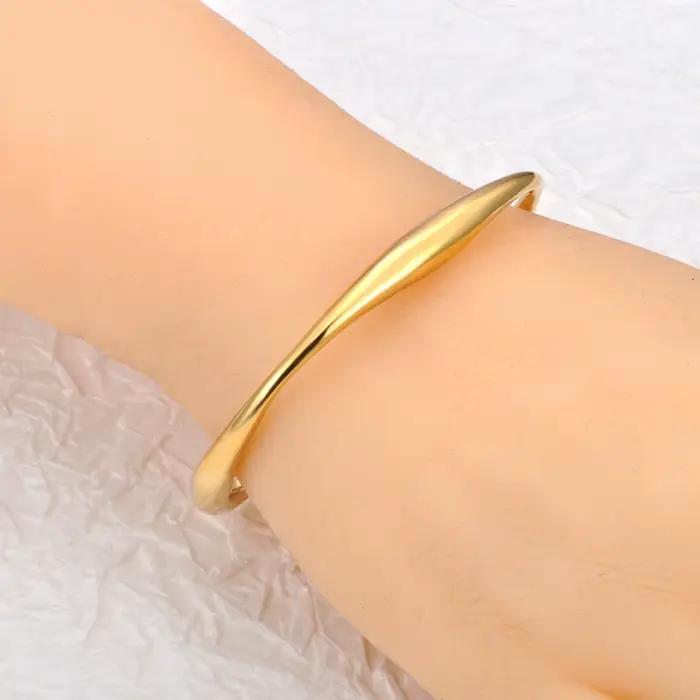 Lokaer 316 acier inoxydable poignet ouverture Bracelet Bracelet pour femmes couleur or fait à la main moulé déclaration marque fête bijoux B24008