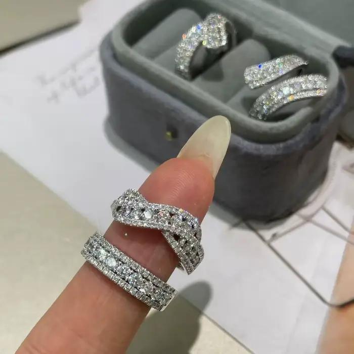 Bagues élégantes et tendance entièrement serties de diamants pour femmes
