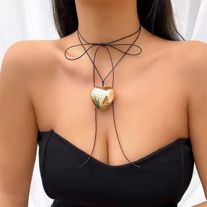 Collier pendentif coeur d'amour en velours noir pour femme