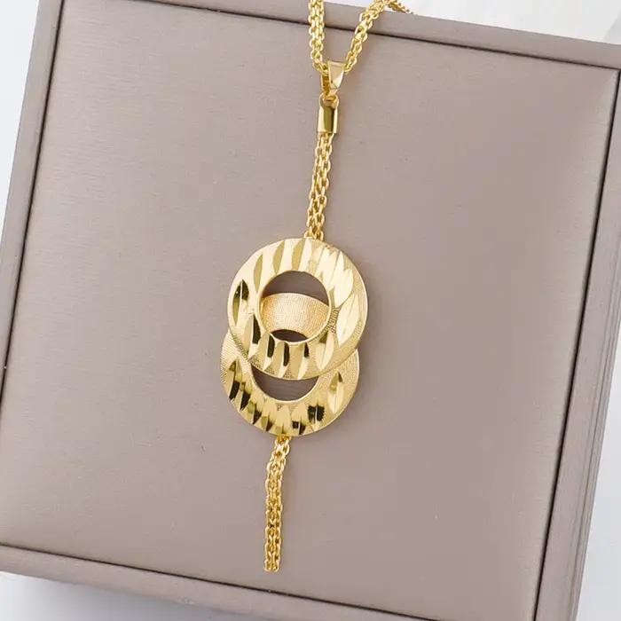 Ensemble de bijoux collier or plaqué avec boucles d'oreilles pour femmes occasions spéciales elegance mariage anniversaire soirée