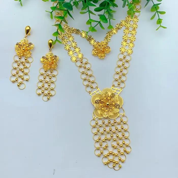 Parure de bijoux de luxe Dubaï : collier long fleuri et boucles d'oreilles pour femme