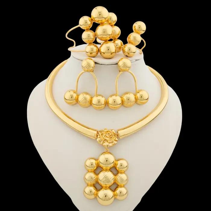 Ensemble de bijoux en plaquage or 18k avec collier, boucles d'oreilles, bracelet et bague ajustable pour femmes occasions spéciales