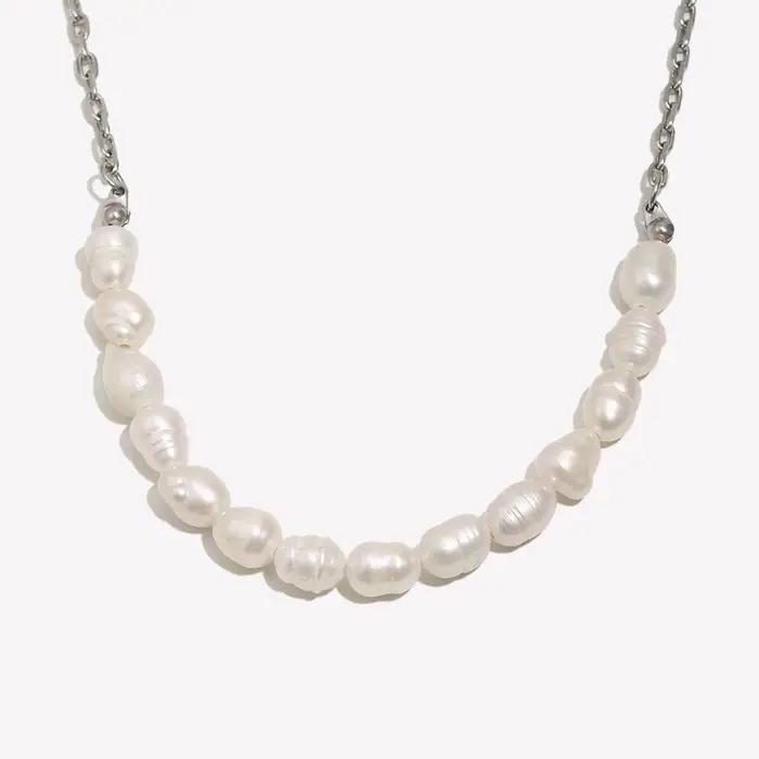 Collier ras du cou E.B.belle en perles baroques