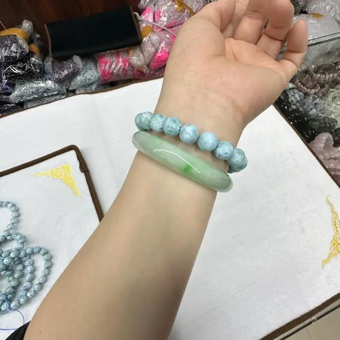 Bracelet élastique à breloques en pierre Larimar de qualité supérieure