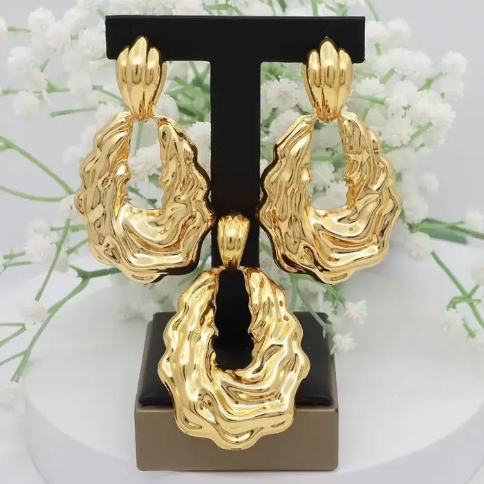 Offre Spéciale – Boucles d'oreilles et pendentif de collier plaqués or 18 carats