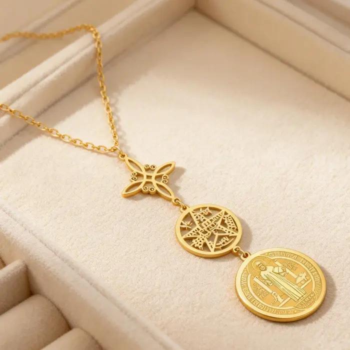 Collier Triple Protection avec Nœud de Sorcière Pentagramme Tétragrammaton Saint Benoit Symbole Spirituel Acier Inoxydable Amulette Bijoux Occasions Spéciales