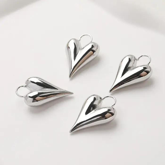 Pendentif coeur pointu plaqué or 14 carats