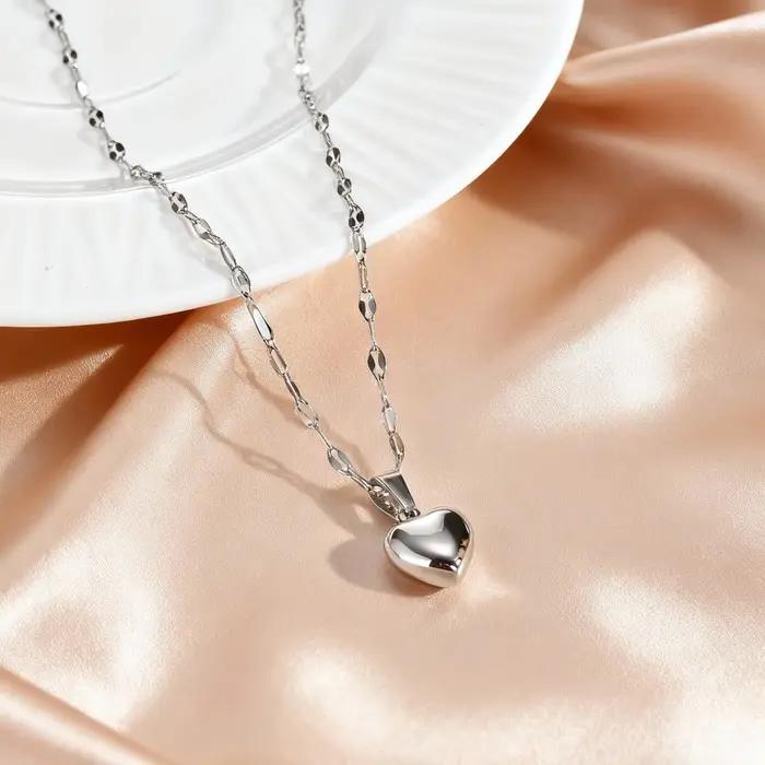 Collier avec pendentif en forme de cœur plaqué or pour femmes, collier en acier inoxydable imperméab