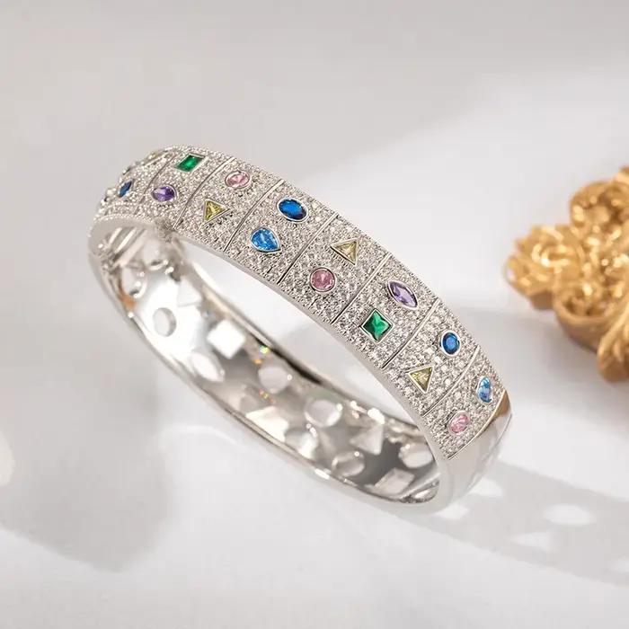 Bracelet manchette large plaqué or style Art Déco